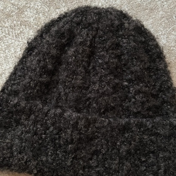 UGG Curly Boucle Chunky Knit Cuffed Beanie Hat Wool Blend Leather Logo Dark Gray main image 6